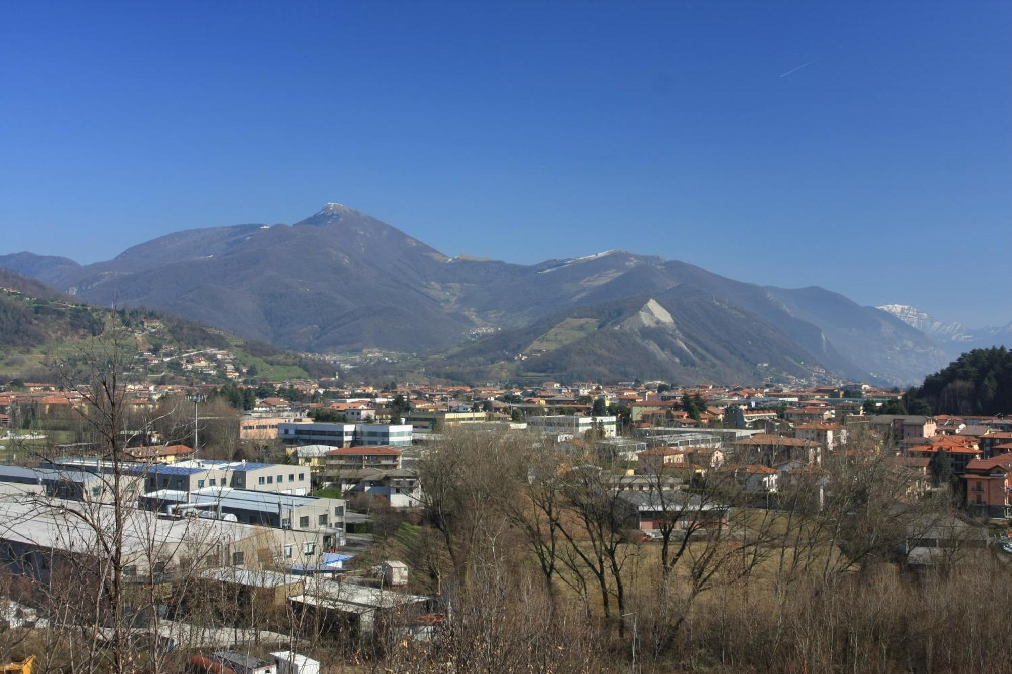 Appartamento Mansarda Di Masha Villongo SantʼAlessandro Esterno foto
